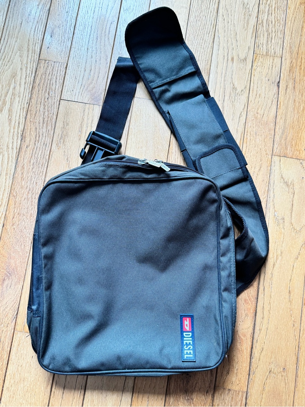 Vintage style Diesel Canvas Messenger Bag, Crossbody Bag with Logo Patch, Green - Picture 2 of 6